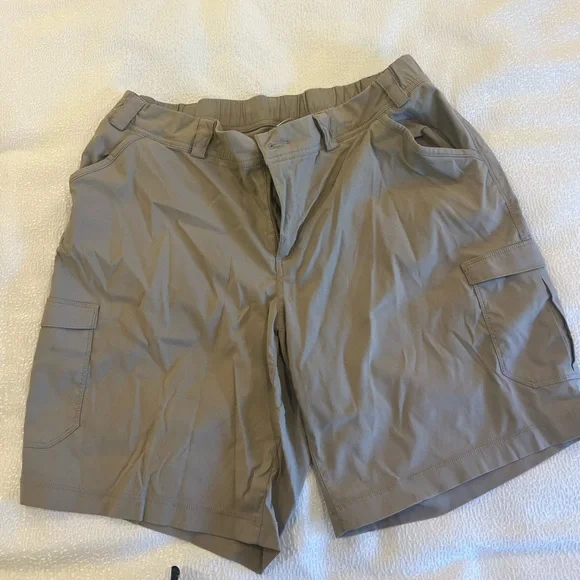 Duluth Trading Company Dry on the Fly 10” Women’s Khaki Cargo Shorts - Picture 1 of 5